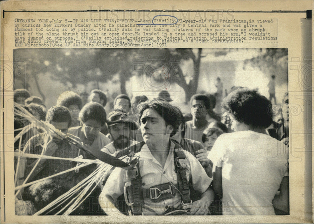 1971 Press Photo Sean O&#39;Reilly Central Park Parachuter New York Arrested Police - Historic Images