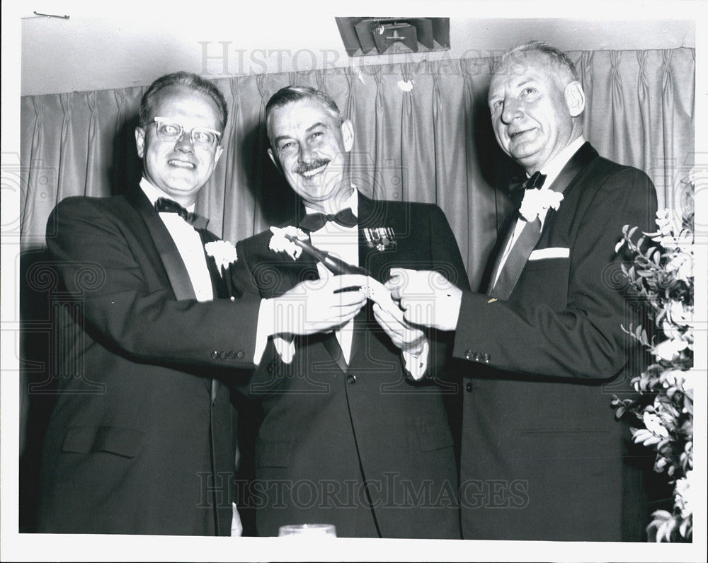 1960 Press Photo G. Kemp, Gen. J. Medairs, Arthur Mohl, new President - Historic Images