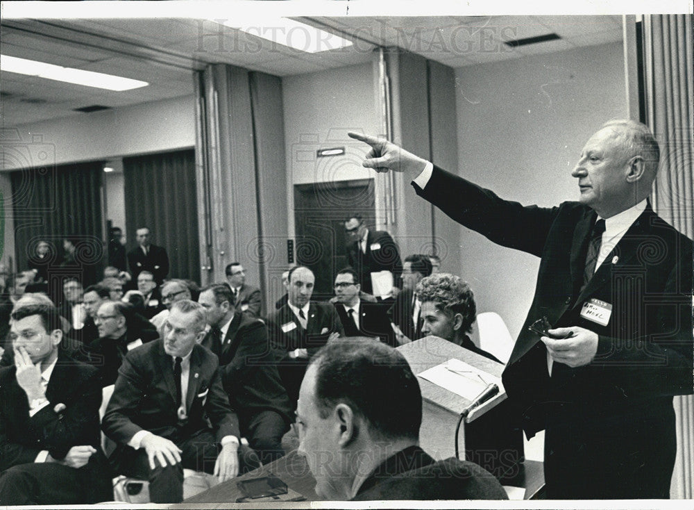 1967 Press Photo Arthur Mohl Chicago West Suburban Leadership Conference Housing - Historic Images