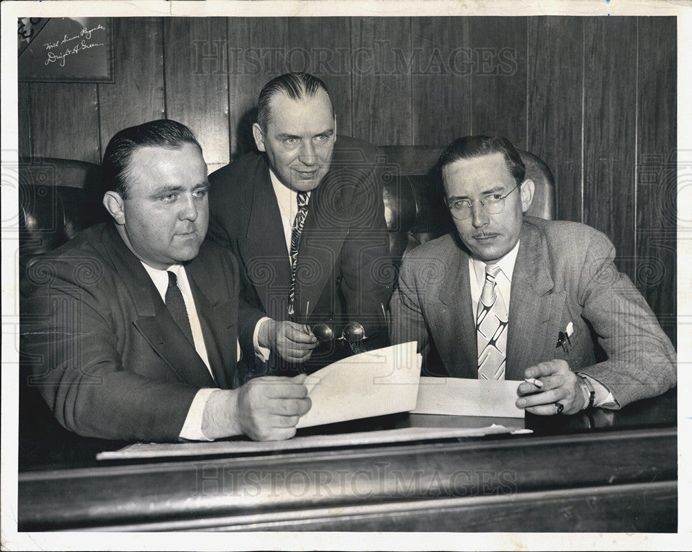 1947 Press Photo Senator Stanley Mondala and Senator Arthur E. Larson - Historic Images