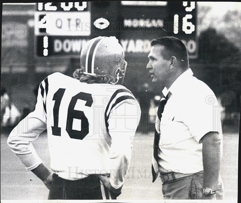 1971 Press Photo Coach Joe Stepanek takes his Morgan Park team into the public - Historic Images