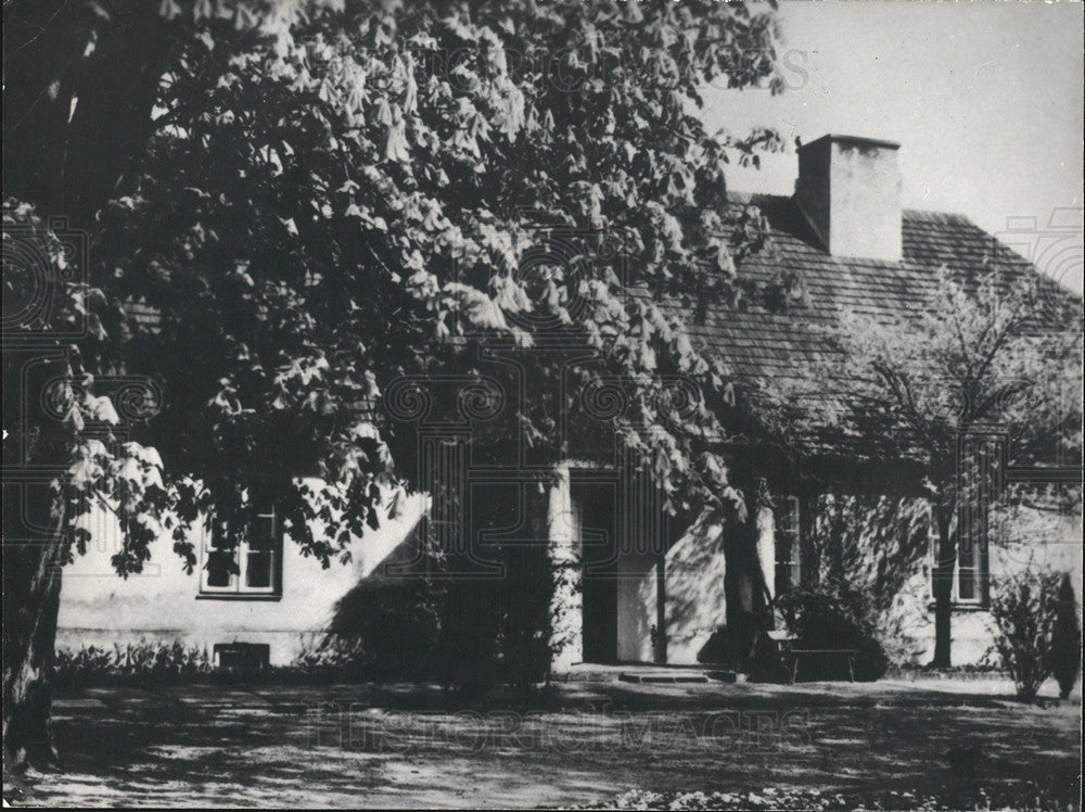 1964 Press Photo of house where Frederic Chopin was born in Poland - Historic Images