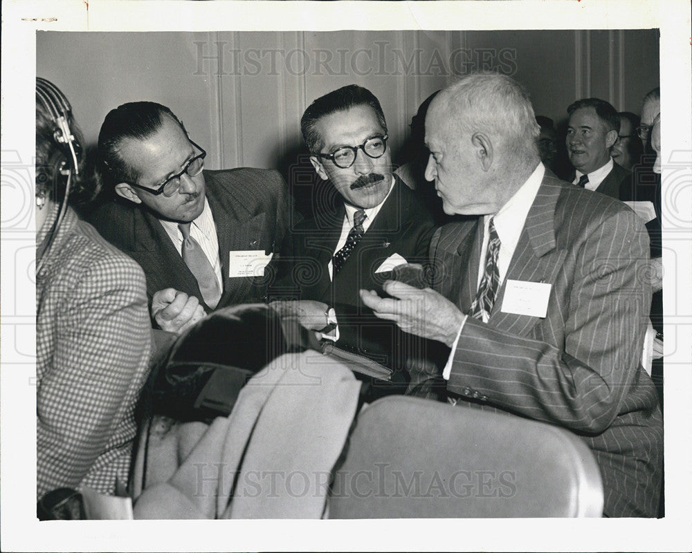 1952 Press Photo Editors S.G. Fletcher, Carlos Mantilla Ortega and Tom Wallace - Historic Images