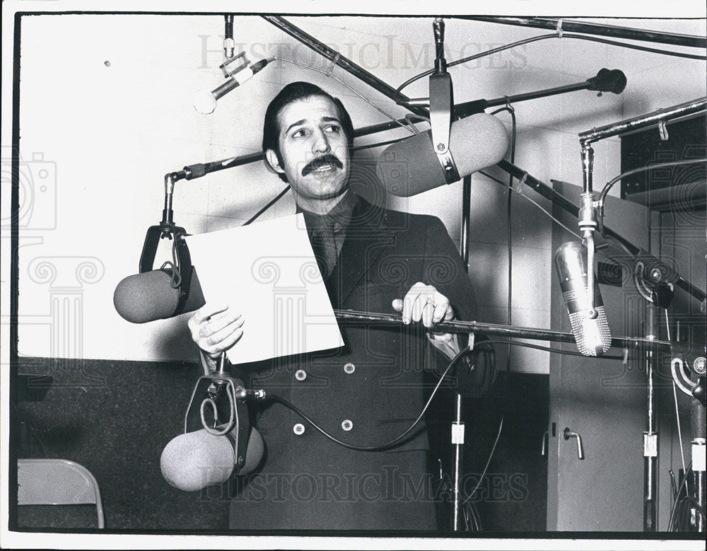 1970 Press Photo Comedy Specialist Dick Orkin - Historic Images