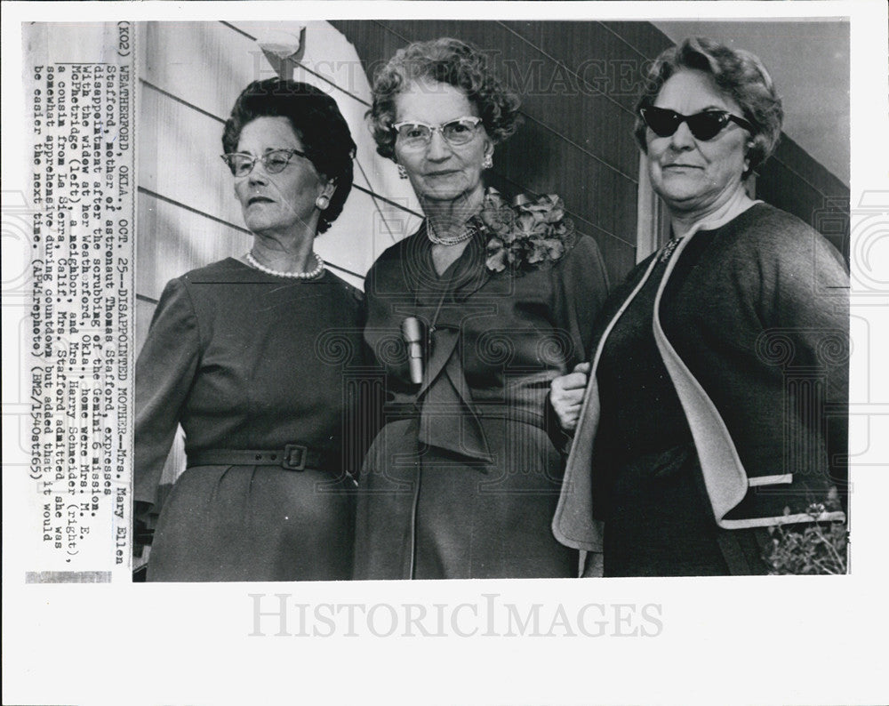 1965 Press Photo Disappointed Moms after scrubbing of Gemini Launch. - Historic Images