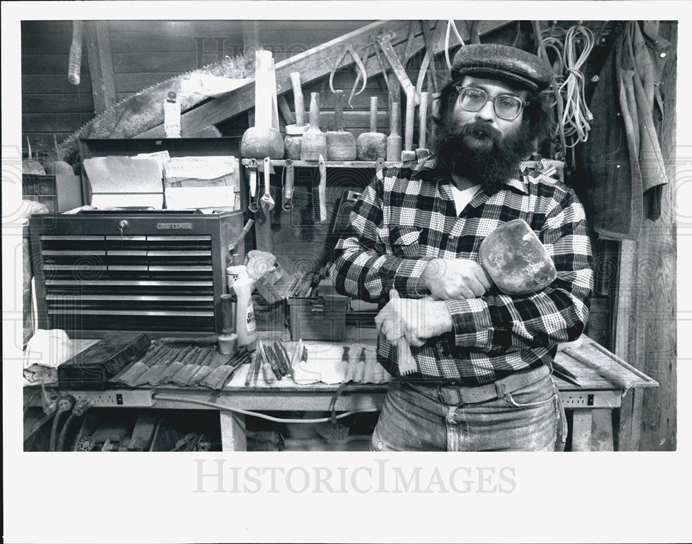 1992 Press Photo Richard Stahl, an Indiana Carver - Historic Images