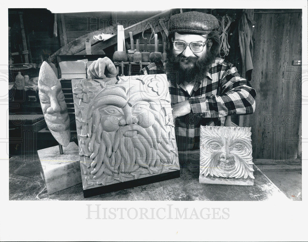 1992 Press Photo Richard Stahl, Stone Carver - Historic Images