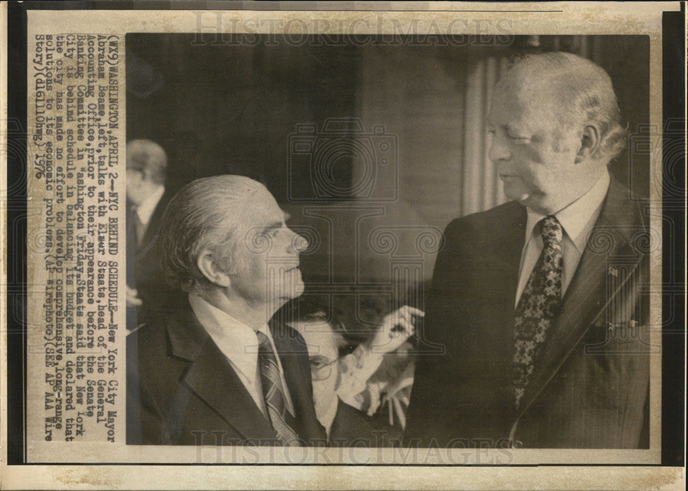 1976 Press Photo Abraham Beame, Elmer Staats - Historic Images