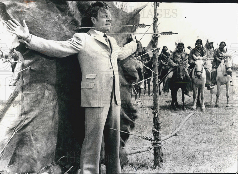 1959 Press Photo Kenneth More &quot;The Sheriff of Fractured Jaw&quot; - Historic Images