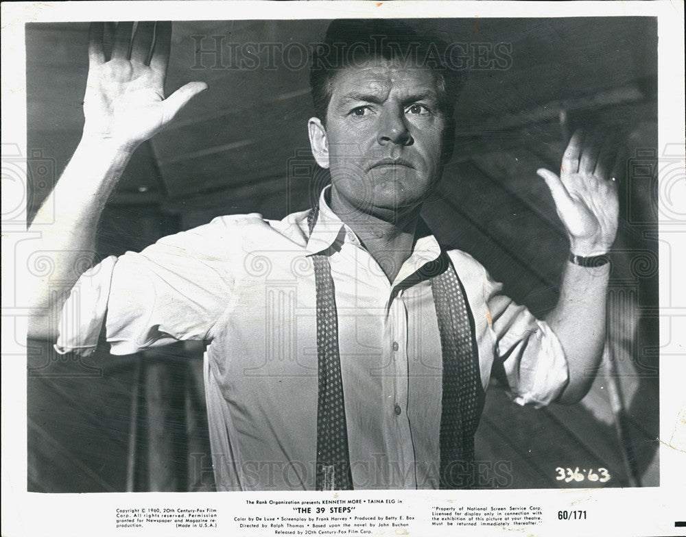 1960 Press Photo Actor Kenneth More &quot;39 Steps&quot; Director Ralph Thomas Thriller - Historic Images