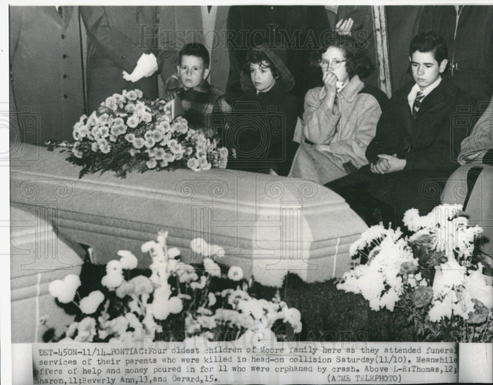 Press Photo Moore Family Children Attend Parents Funeral After Car Accident - Historic Images