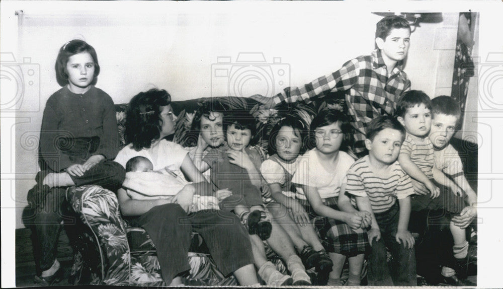 1951 Press Photo 11 Children of Murry J. Moore Parents Killed Car Crash Accident - Historic Images