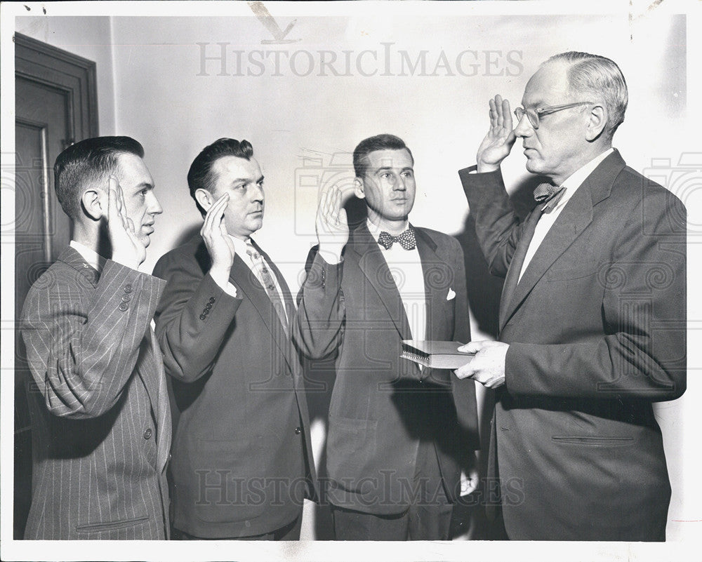 1954 Press Photo Robert Tieken U.S. Attorney Swearing in New Assistants Court - Historic Images