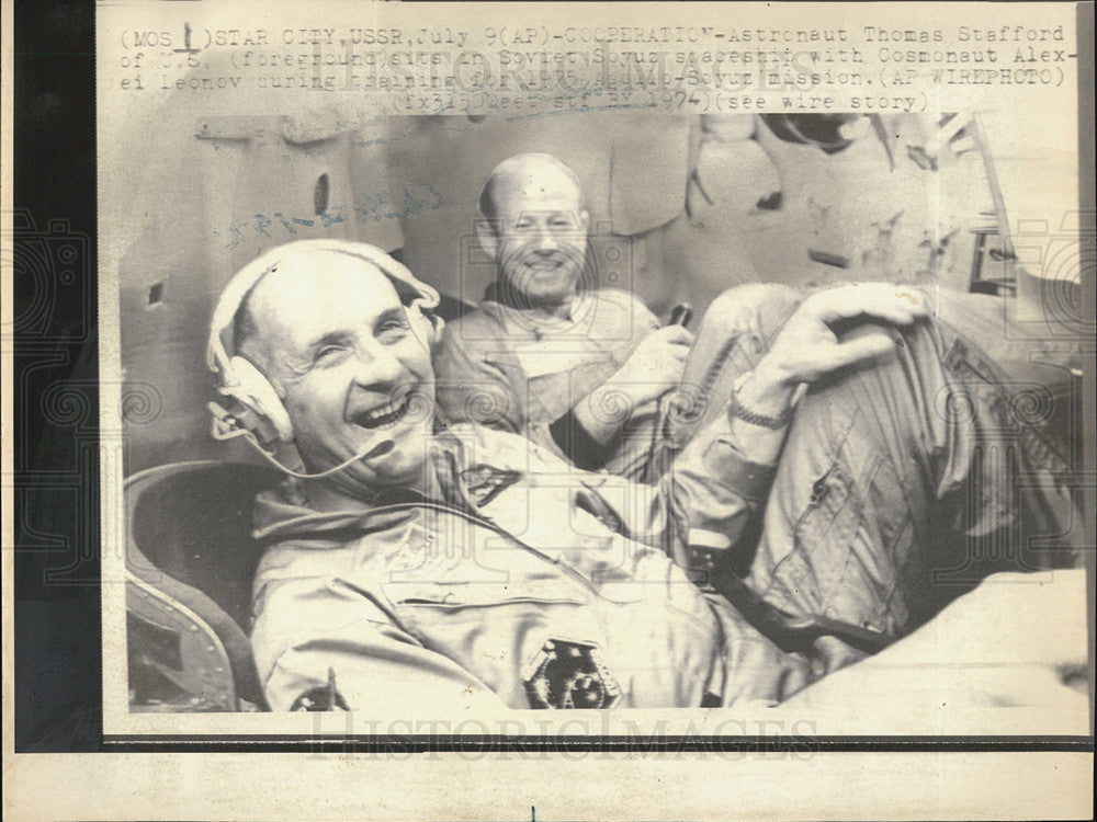 1974 Press Photo Astronaut Thomas Stafford and Alexei Leonov - Historic Images