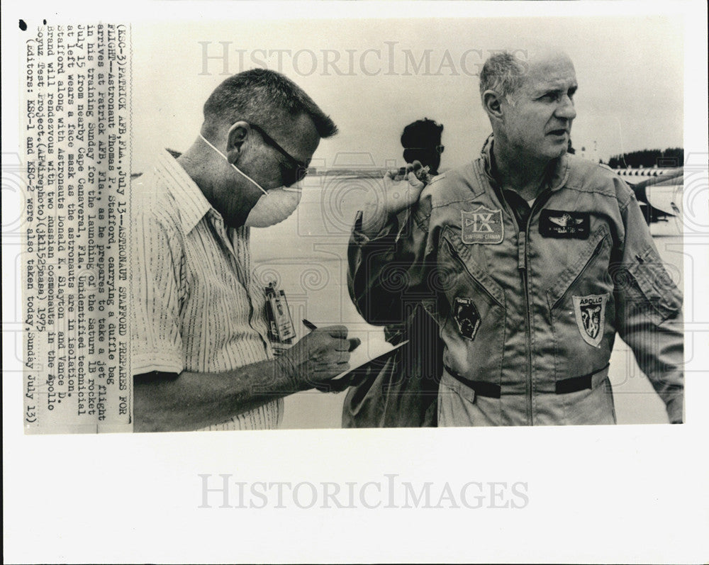 1975 Press Photo Tom Stafford ready to take a jet flight in his training - Historic Images