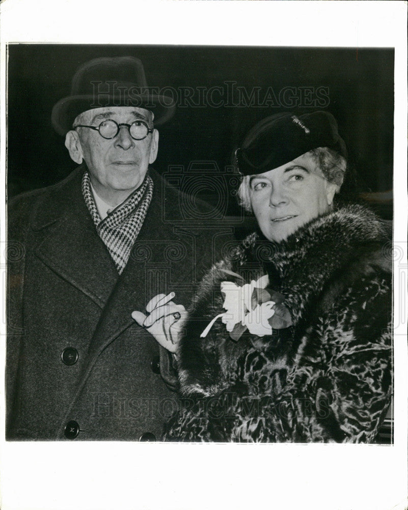 1942 Press Photo Mr &amp; Mrs Booth Tarkington - Historic Images