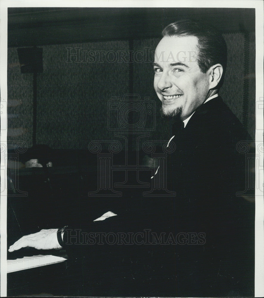 1966 Press Photo Pianist Bob Nolan - Historic Images