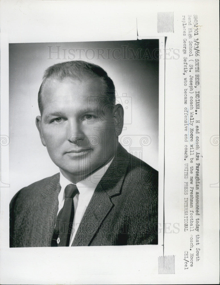 1966 Press Photo South Bend High School Coach Wally Moore - Historic Images