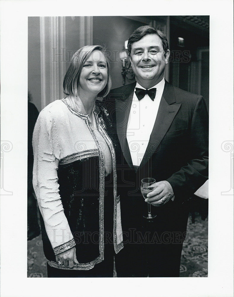 1992 Press Photo Mary Martha and Ted Mooney at the Five Hospital Gala - Historic Images