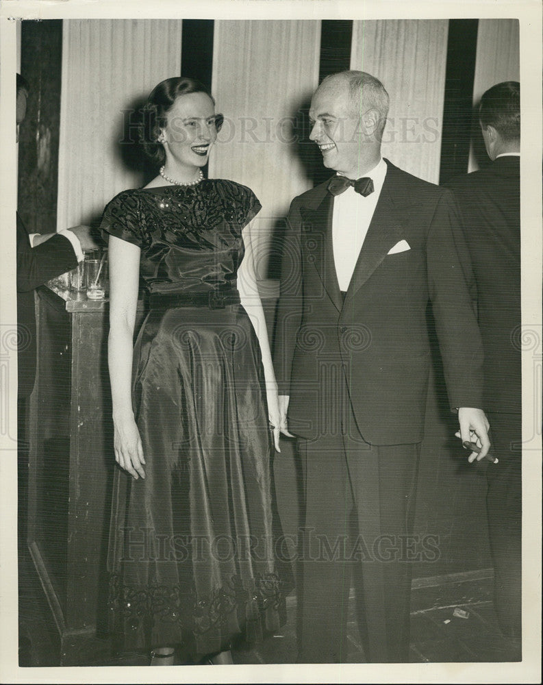 1949 Press Photo Mrs. George Young &amp; Peter Moon - Historic Images