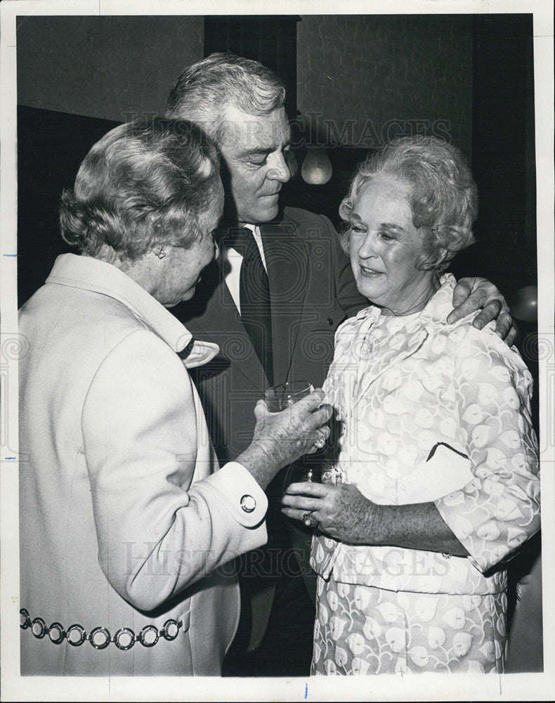 1971 Press Photo Mrs. John Mallers, Mrs. William Sinek And Her Fiance Gar Moore - Historic Images