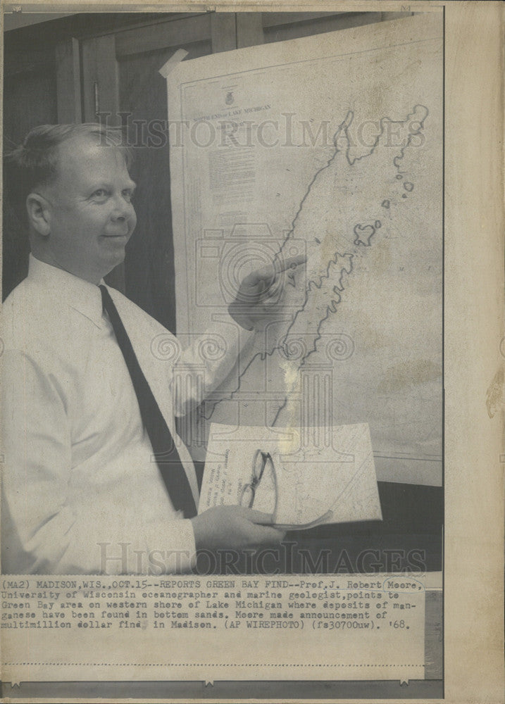 1968 Press Photo Prof. J. Robert Moore, Oceanographer &amp; Geologist. - Historic Images