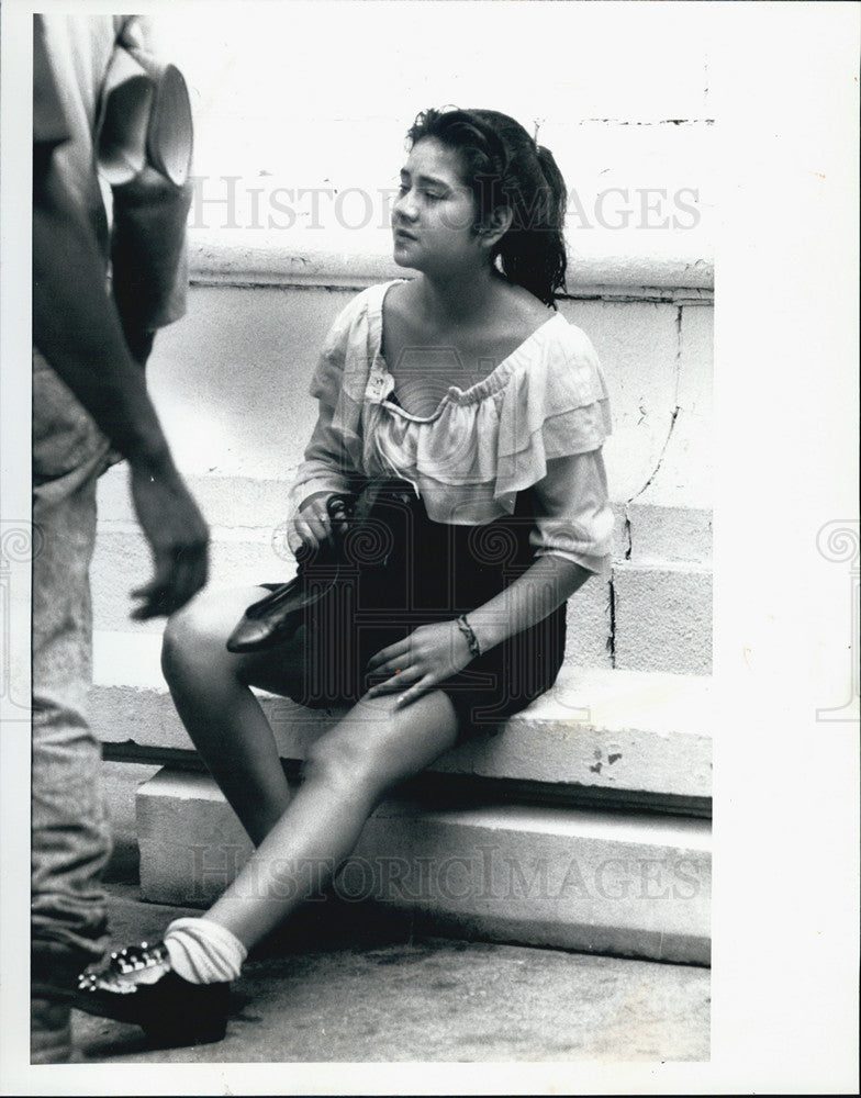 1991 Press Photo Letrice Moreno awaits treatment after cab accident - Historic Images