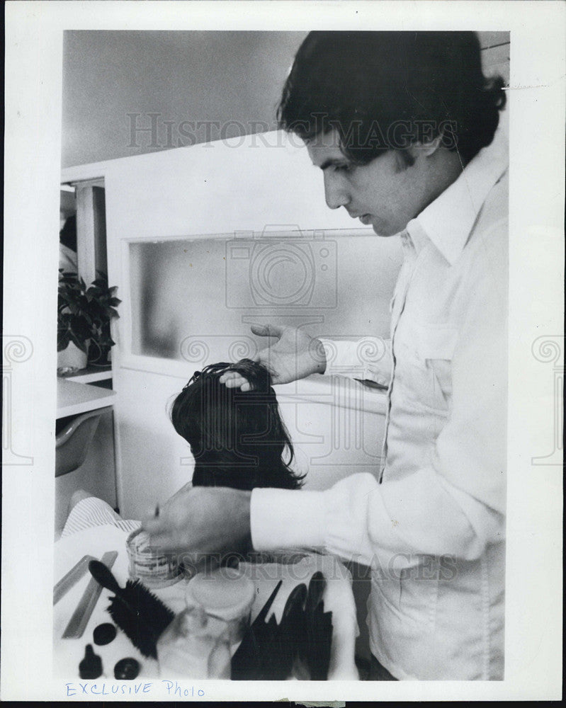 1971 Press Photo Pierre Ouaknine, Head Of Rene Furferer Hair Clinics In America - Historic Images