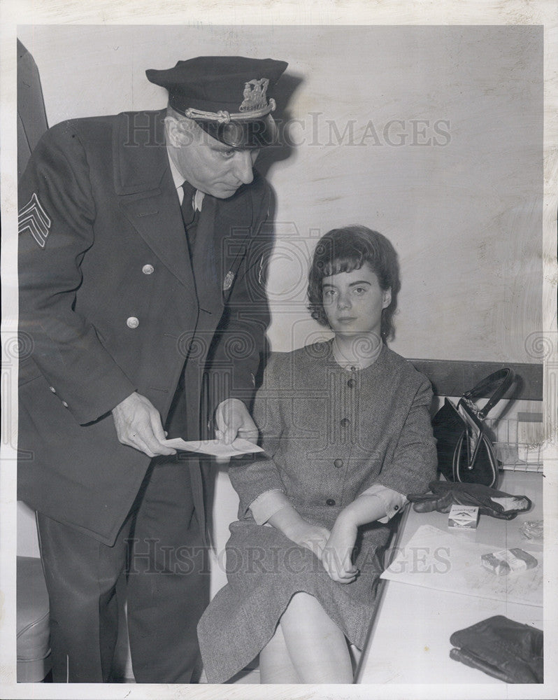 1963 Press Photo Sharon Susan Raddock Questioned By Sergeant Edward O&#39;Grady - Historic Images