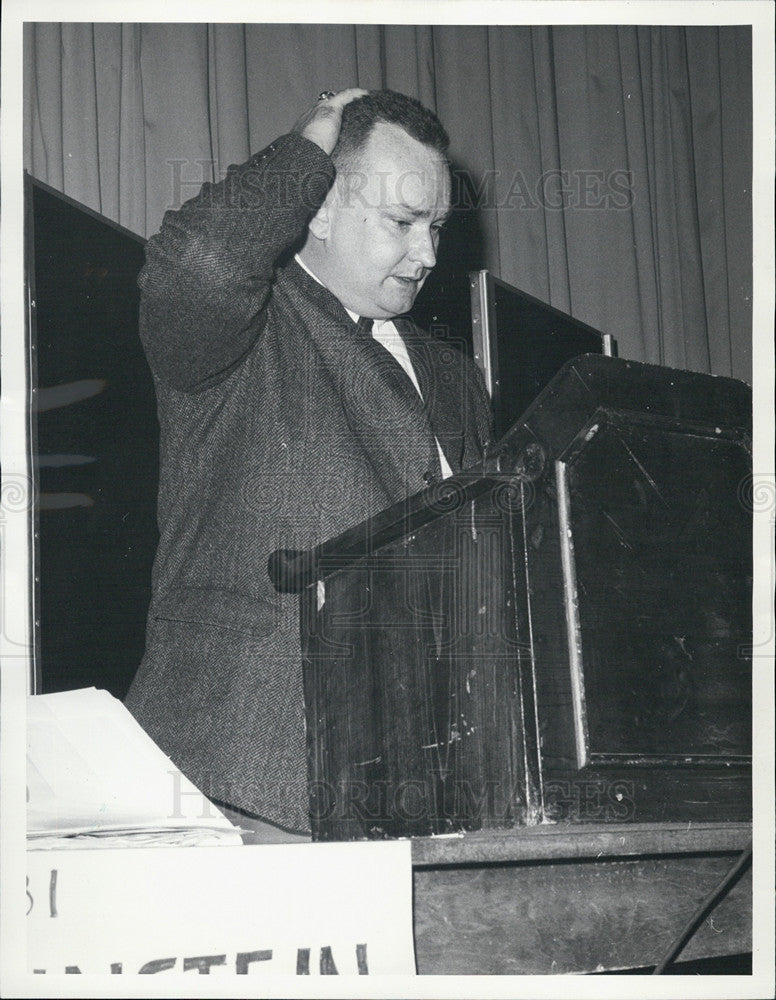 1966 Press Photo Dr. Quentin L. Qua De Political Science Professor Vietnam Forum - Historic Images