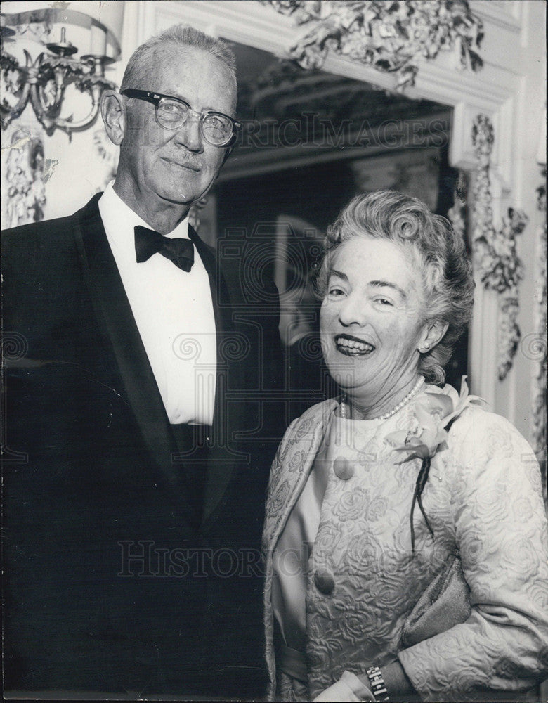 1965 Press Photo Dr Willis J.Potttschats Surgeon of Children Memorial Hospital - Historic Images