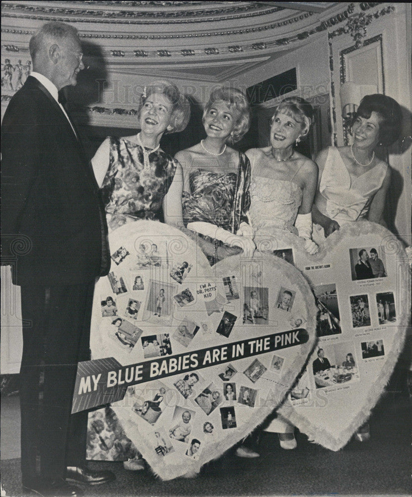 1965 Press Photo Dr. Willis J. Potts, dinner for his honor, heart display. - Historic Images