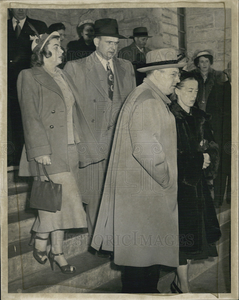 1950 Press Photo Jack and Ernest Jr. Potts and wives leaving funeral - Historic Images