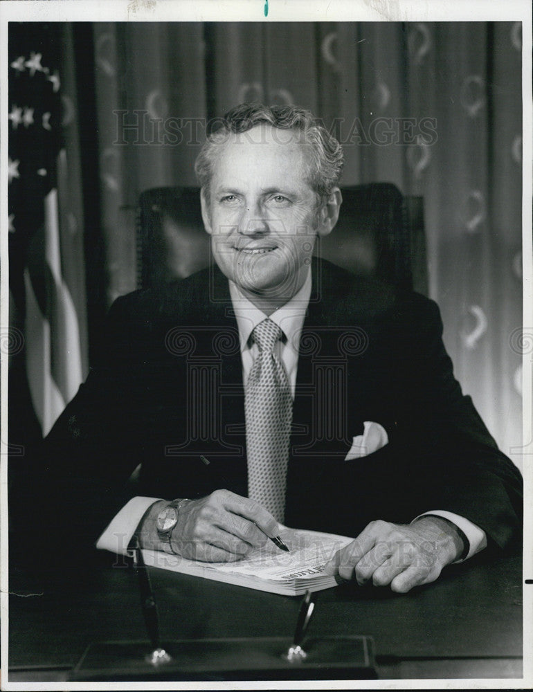 1973 Press Photo Representative Samuel Young Announcing Re-electionCandidacy - Historic Images