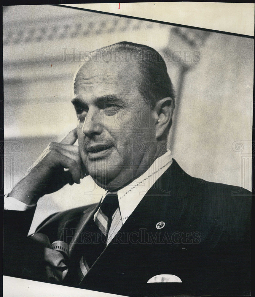 1973 Press Photo New Elks Grand Exalted Ruler Robert Yothers Speaking At Hilton - Historic Images