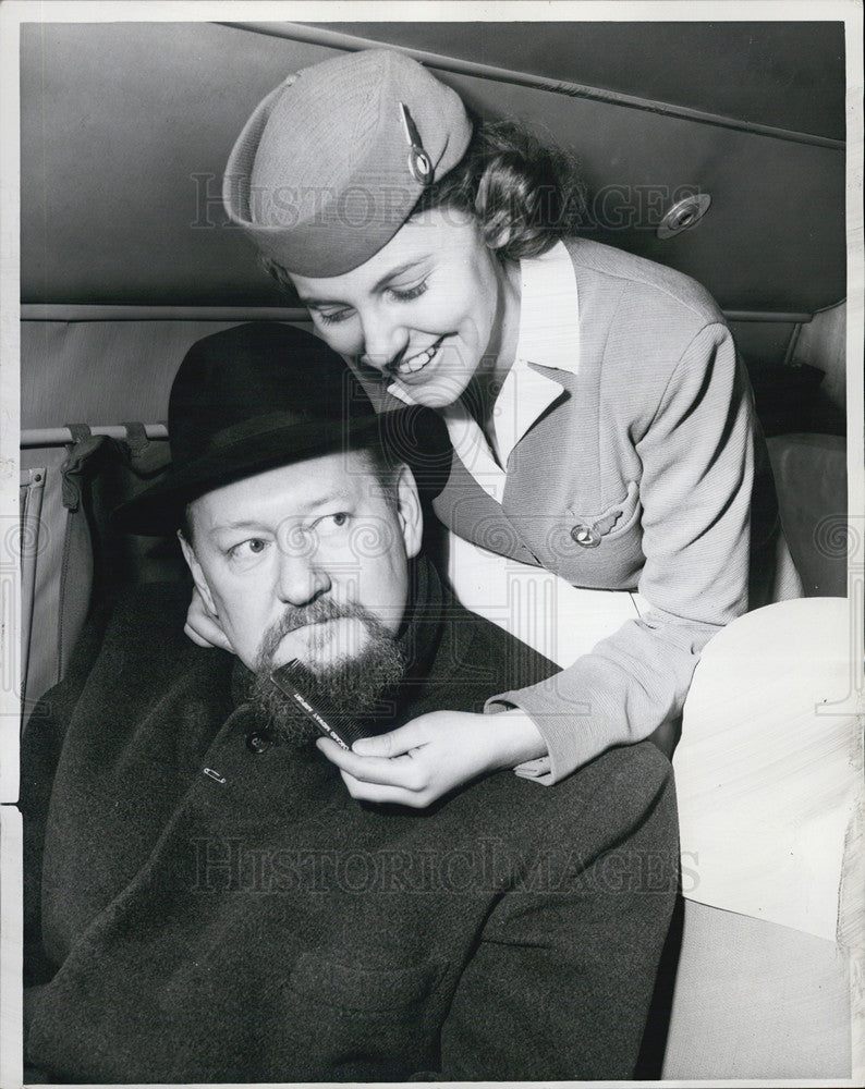 1959 Press Photo Jim Moran&#39;s beard is combing by stewardess Joan Walberg. - Historic Images