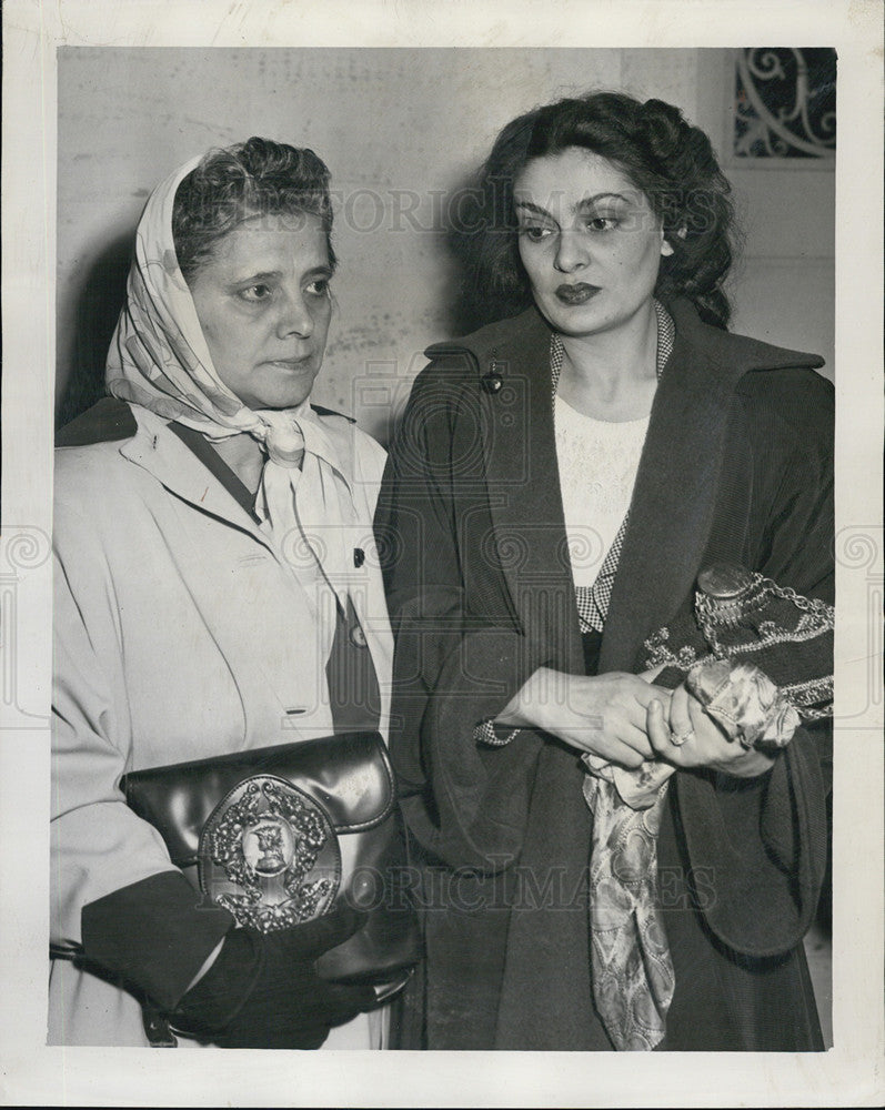 1951 Press Photo Mrs. Emily Moretti with Mother, Mrs. Joseph Denatomaro - Historic Images