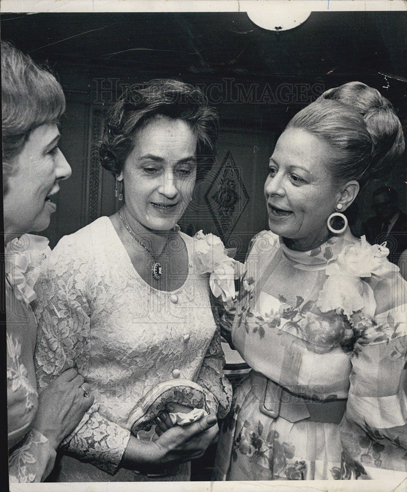 1970 Press Photo Rosemary Woods, Mrs. Joe Woods, and Mrs. Martha Mitchell - Historic Images