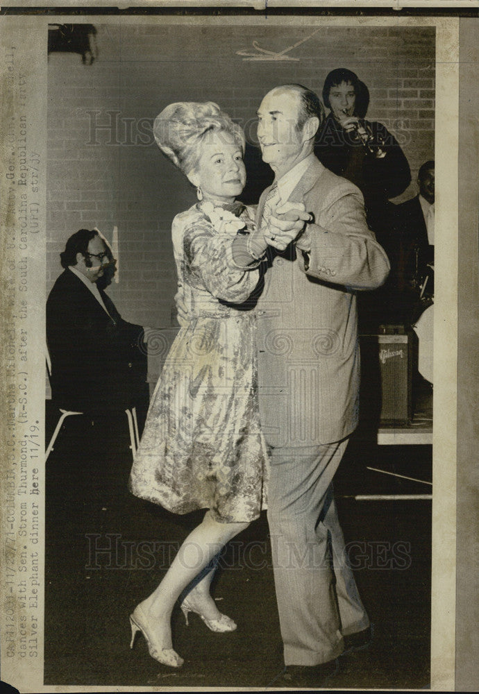 1971 Press Photo Martha Mitchell Dancing with Sen. Strong Thurmond - Historic Images