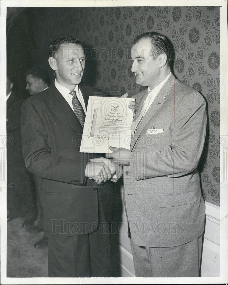 1956 Press Photo US Rep Sidney Yates Presented with Congressman of the Year - Historic Images