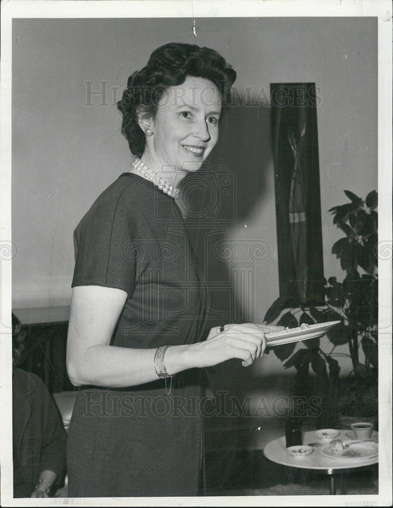 1961 Press Photo Mrs George Young - Historic Images