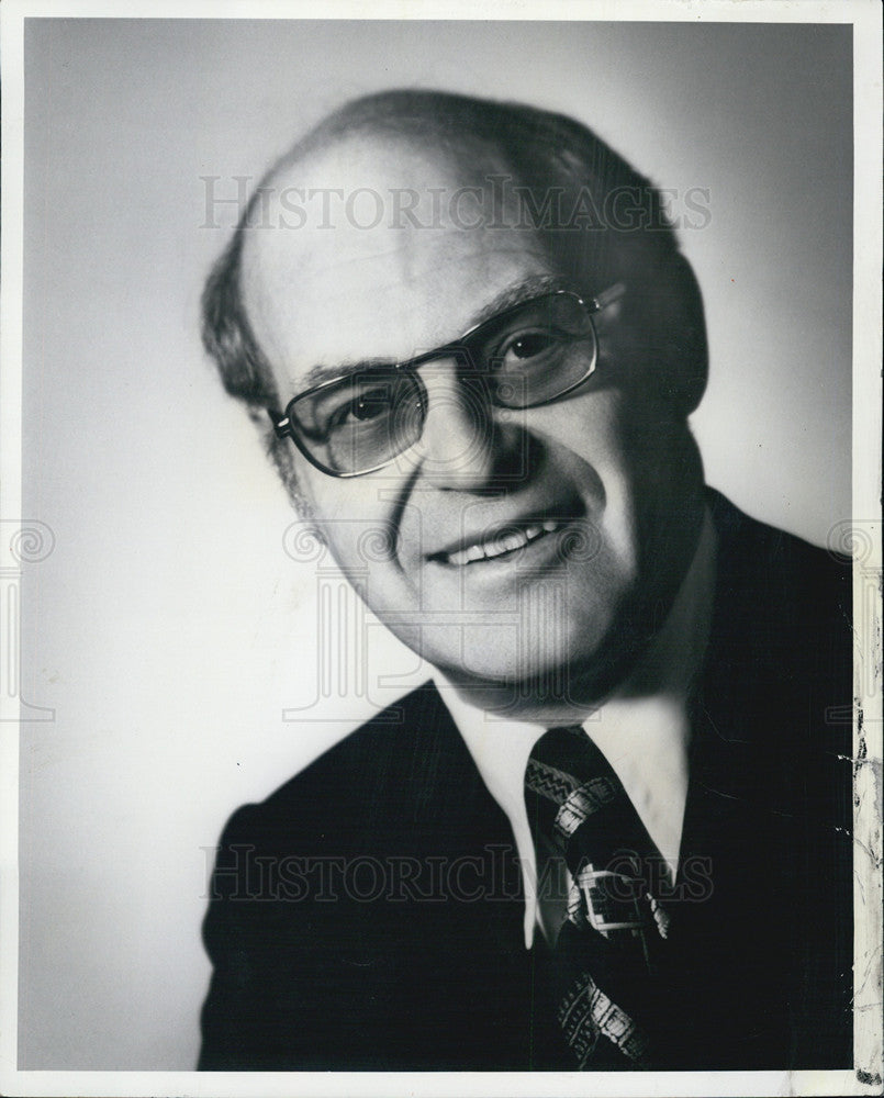 Press Photo Kewis H. Young, V.P. McGraw Hill Publications, and Editor In Chief o - Historic Images