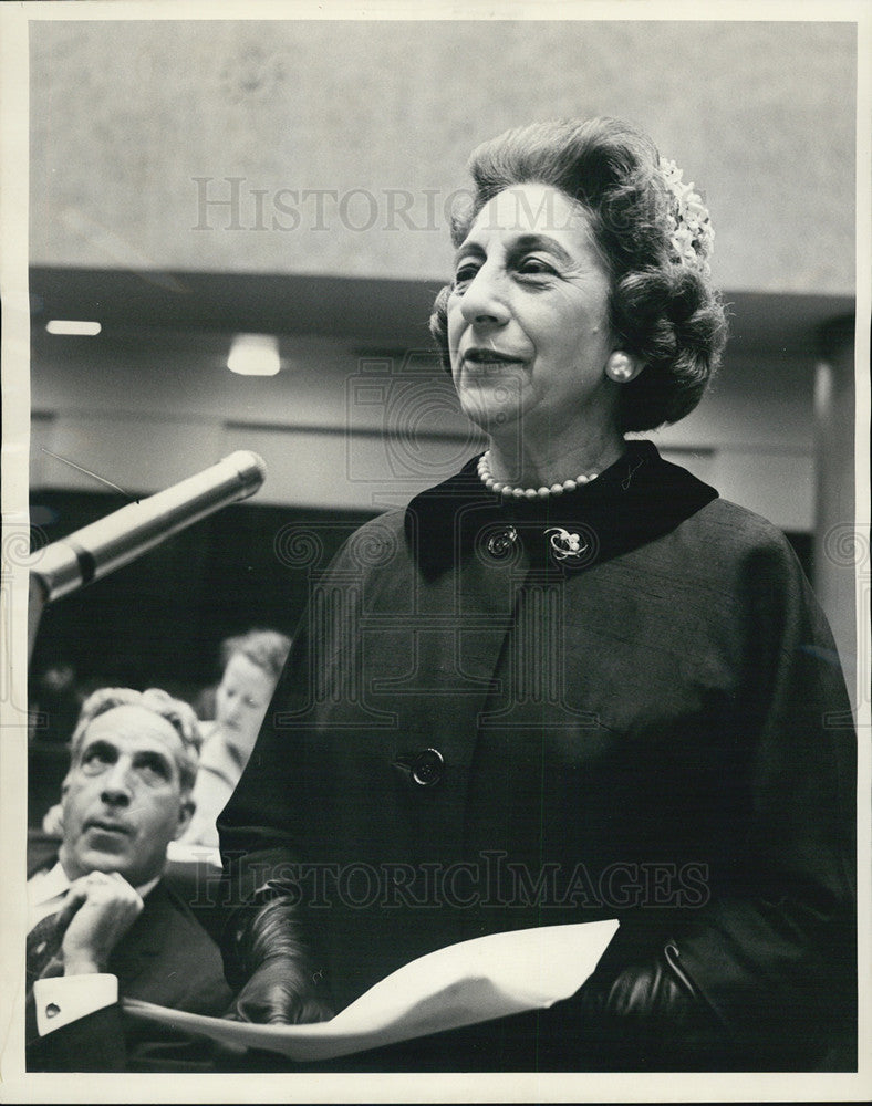 1965 Press Photo Mrs Charles Yarrow Executive Secretary City Council Chambers - Historic Images