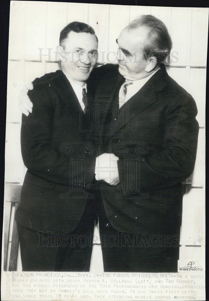 Press Photo Two Prisoners of 1916 Preparedness Day bombing meet - Historic Images