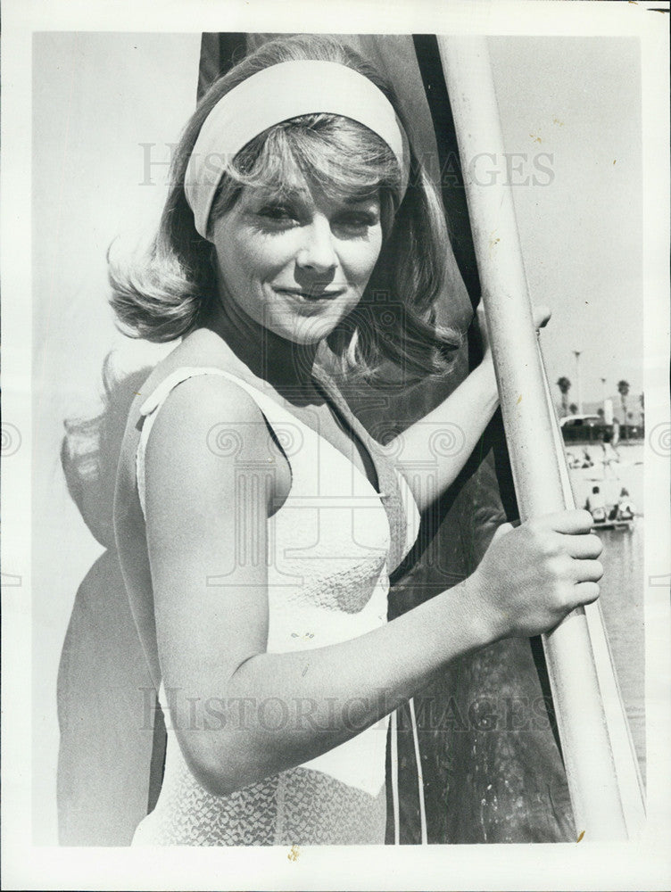 1976 Press Photo Joanna Moorein &quot;Countdown &quot; - Historic Images