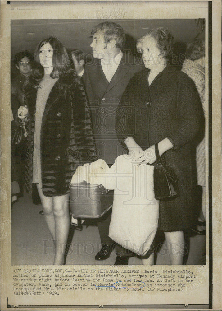 1969 Press Photo Maria Minichello,&amp; daughter Ann,son hijacked aplane - Historic Images