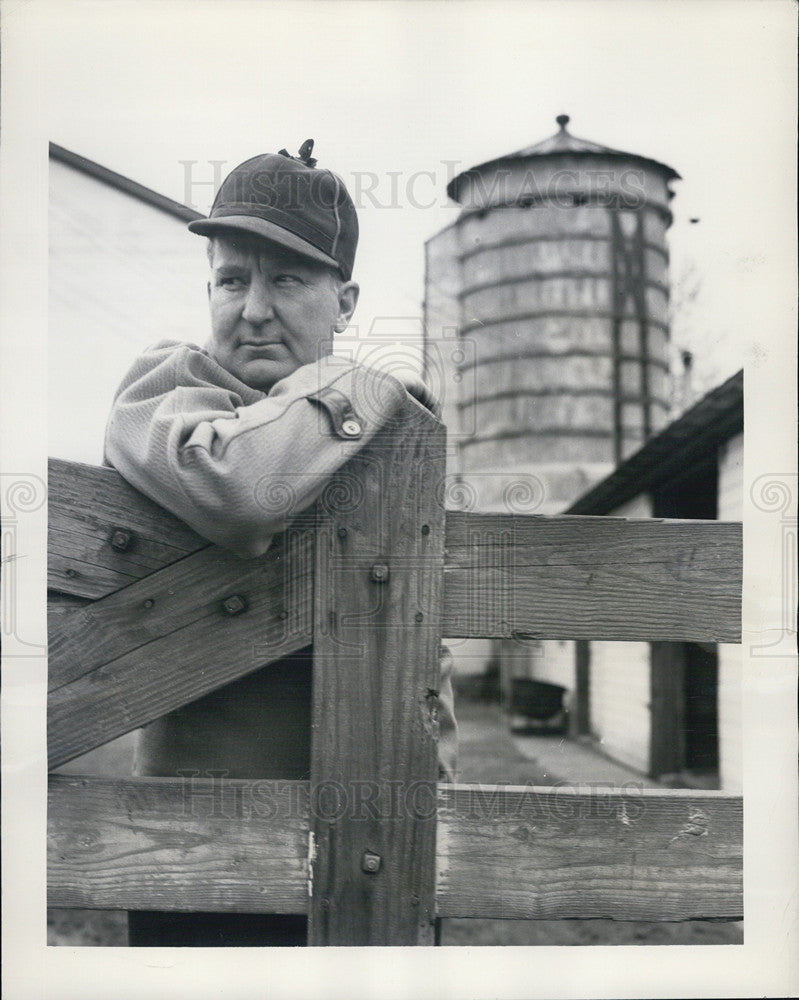 1948 Press Photo Everett Mitchell emcee NBC National Farm Home Hour radio - Historic Images