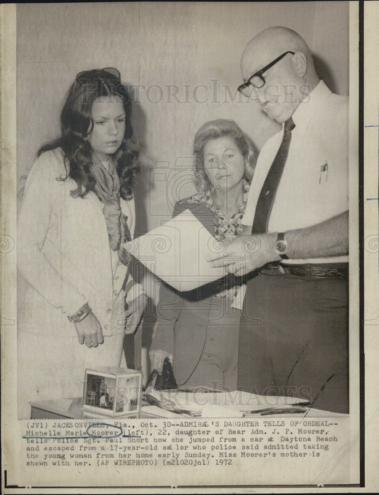 1972 Press Photo Michelle Maire Moorer Police Sgt. Paul Snort jumped car - Historic Images