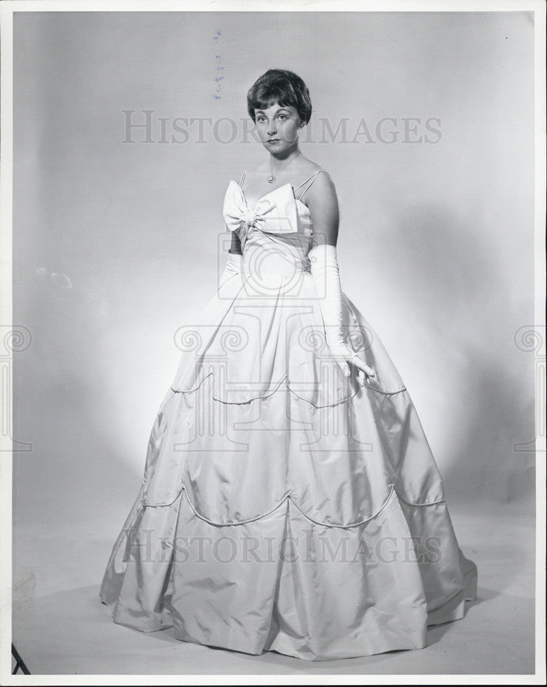 1963 Press Photo Debutant Leeonne Mitchell - Historic Images