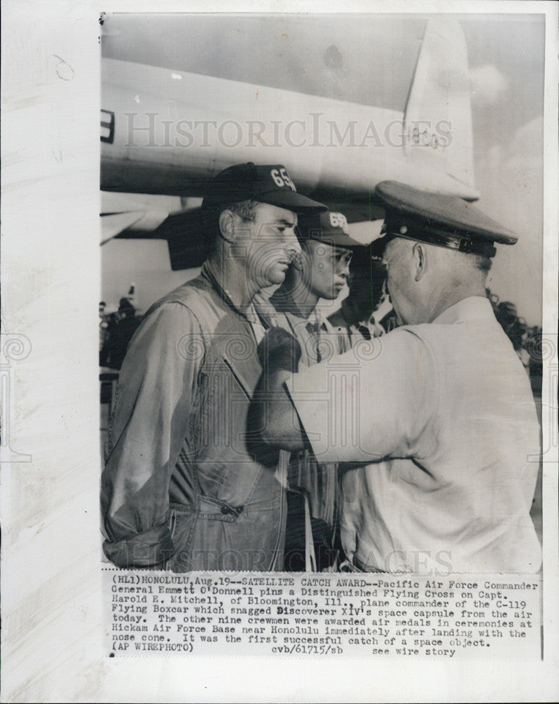 1960 Press Photo Gen Emmett O&#39;Donnell and Harold E Mitchell - Historic Images